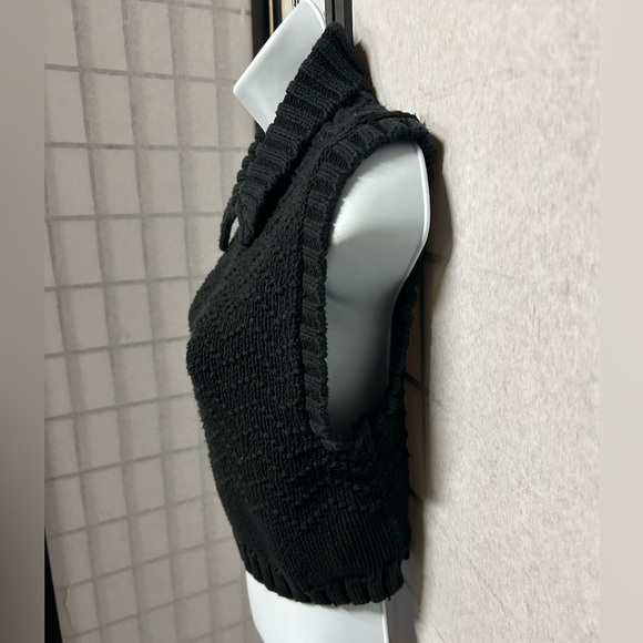 Free People winding road tank black sweater crop tank. Size XS but fits a medium - Picture 4 of 6